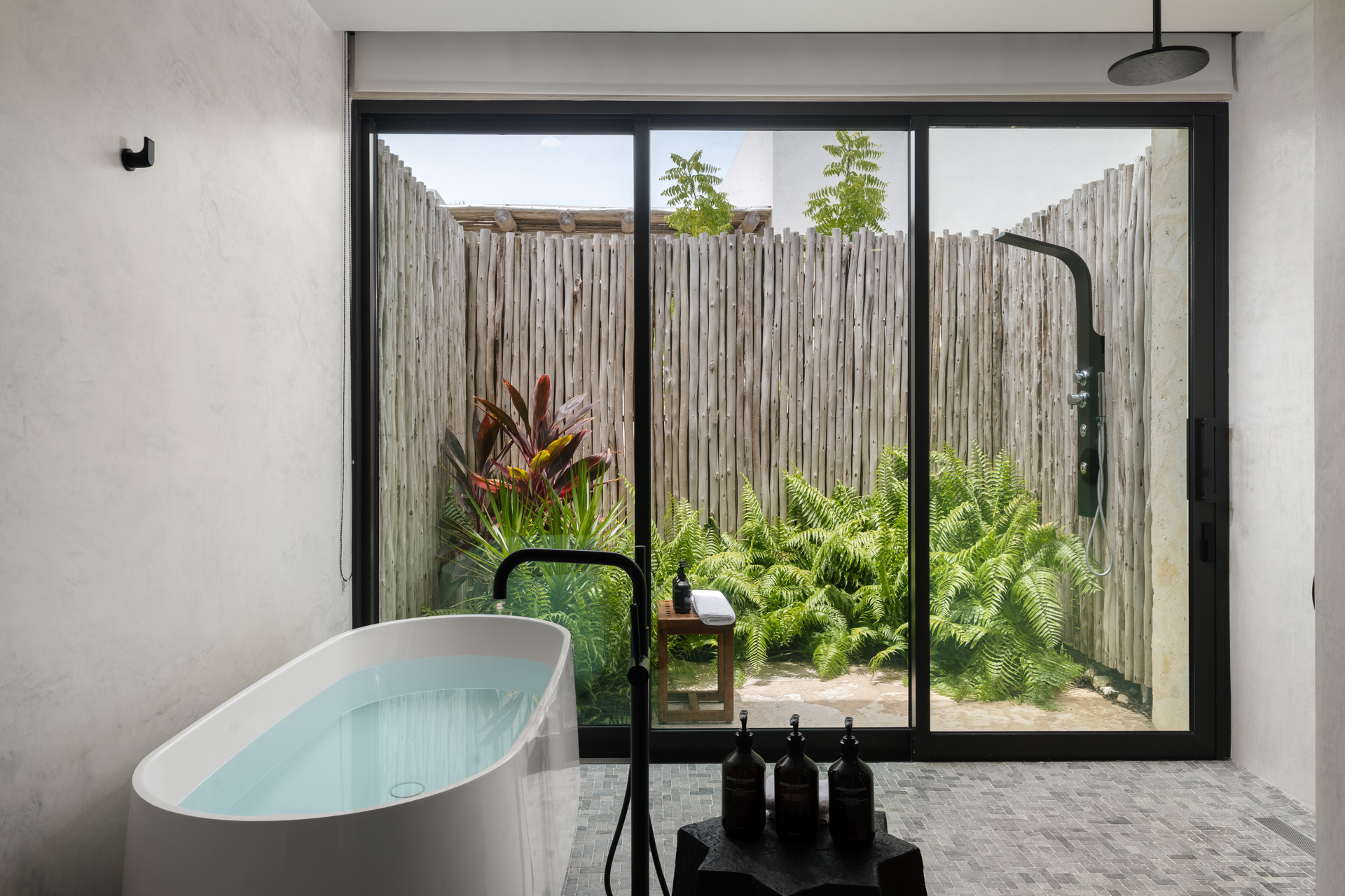 LR-Master-Bathroom-Tub