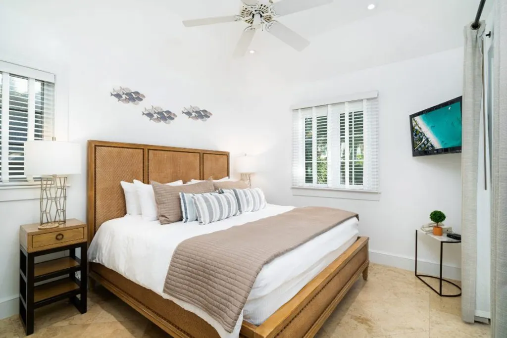 slider-One-Bedroom-Pool-View-1-1024x683.jpg