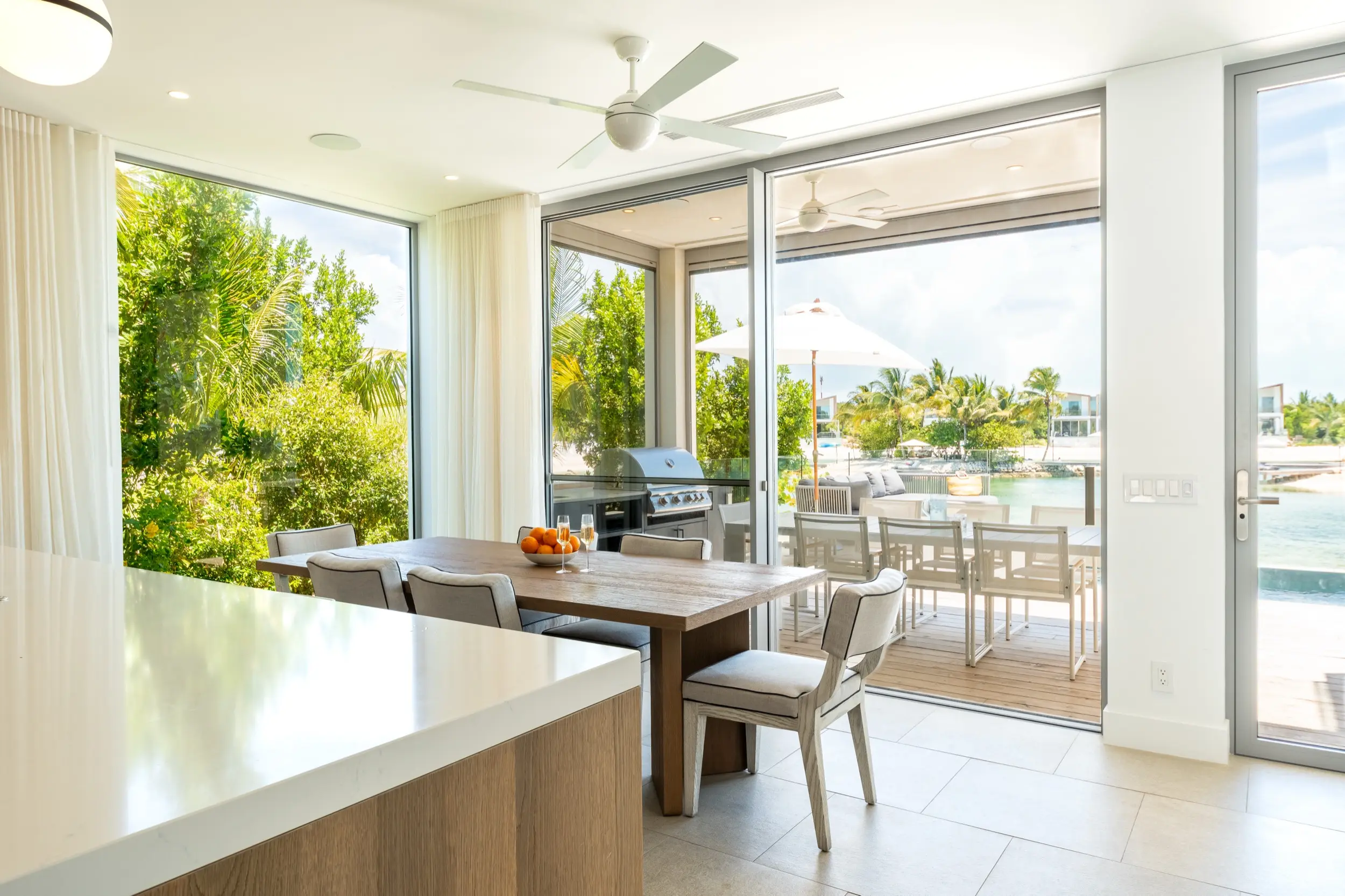 SB_LV16_DiningArea