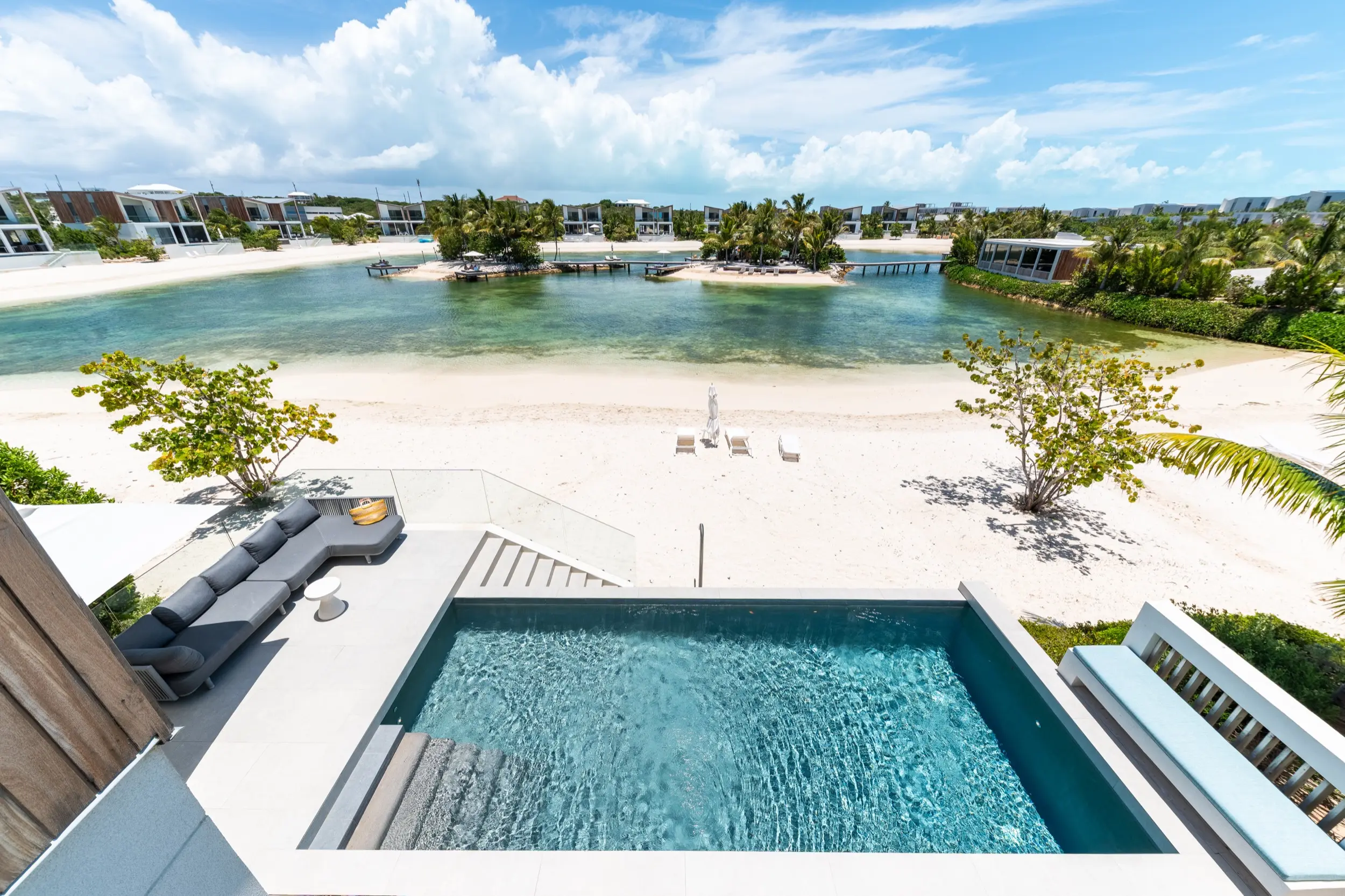 SB_LV16_PoolandView