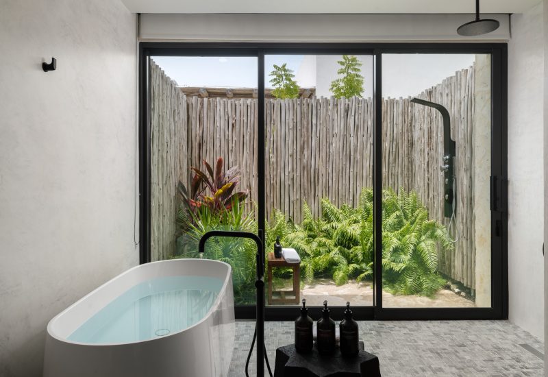 LR-Master-Bathroom-Tub
